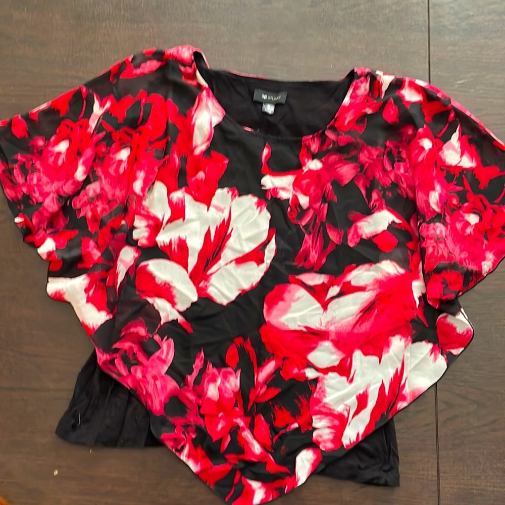 Women’s medium dressy blouse